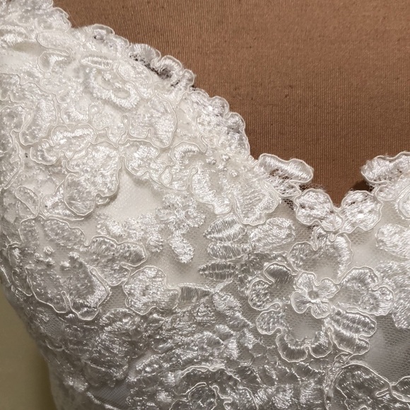 Rebecca Ingram Wedding Gown Size 8 Ivory Floral Chantilly Lace Sequin Dress - Picture 4 of 11